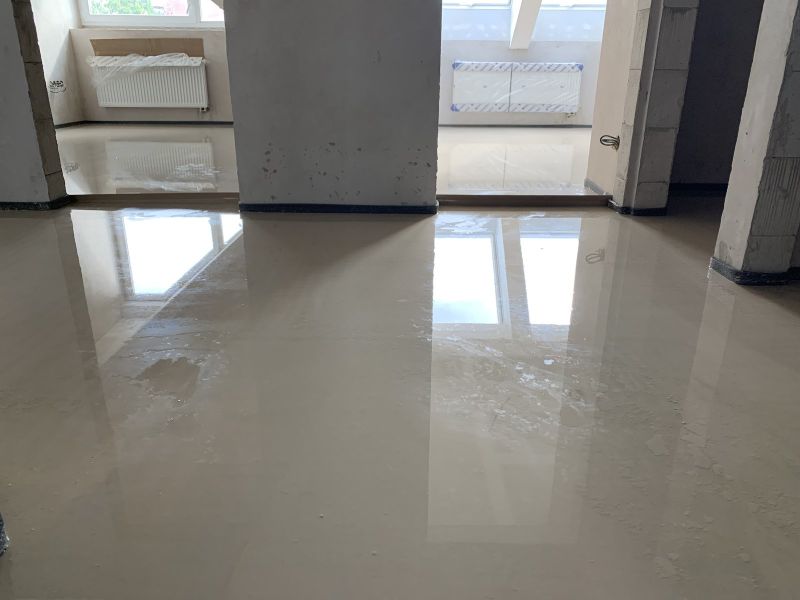 Litá anhydritová podlaha ANHYDRITFLOOR — hladký povrch novostavby
