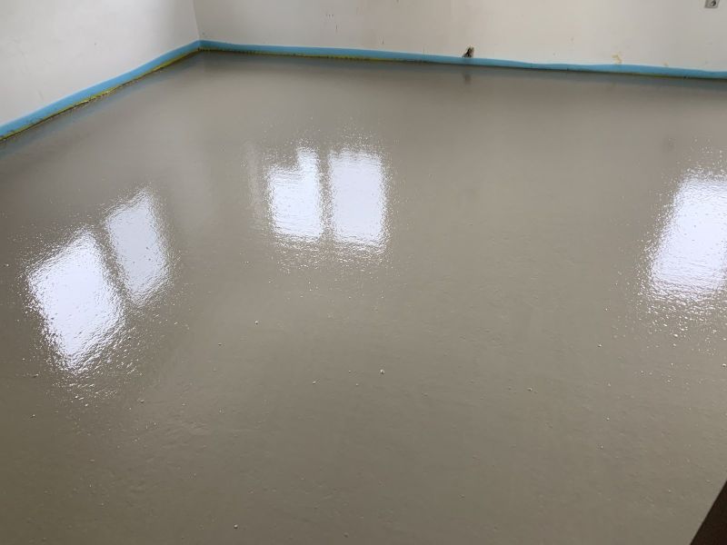Litá betonová podlaha CEMENTFLOOR v novostavbě